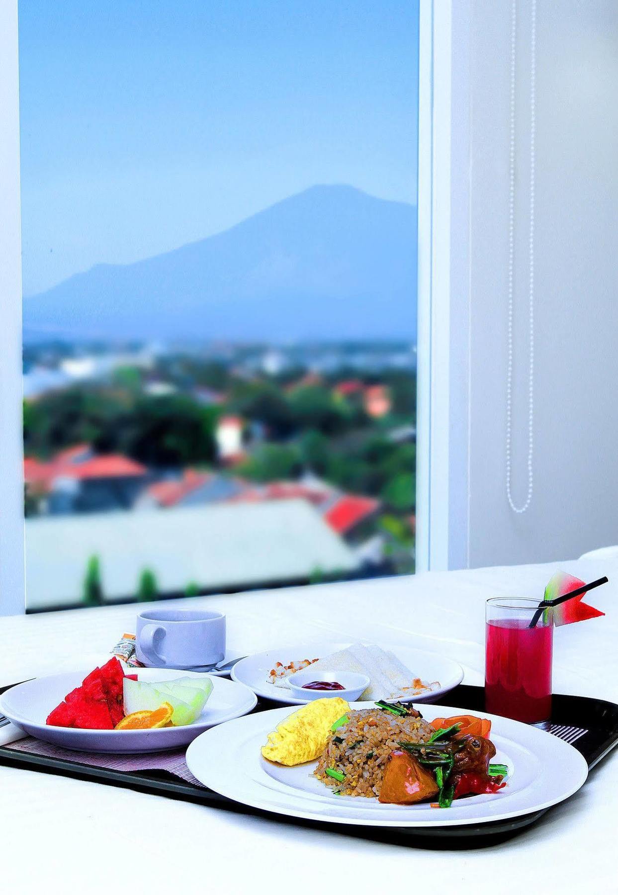 Hotel Citradream Чиребон Экстерьер фото